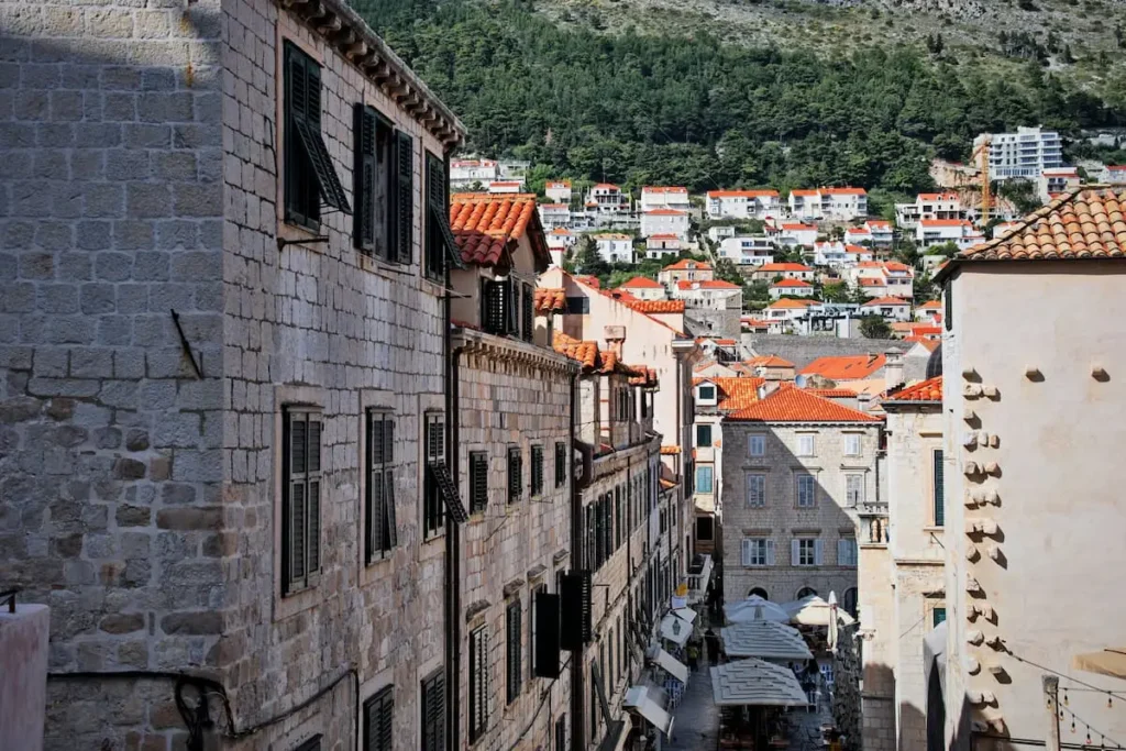 buildings-and-streets-of-dubrovnik-croatia