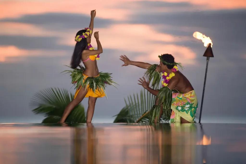hula-dancers-performing