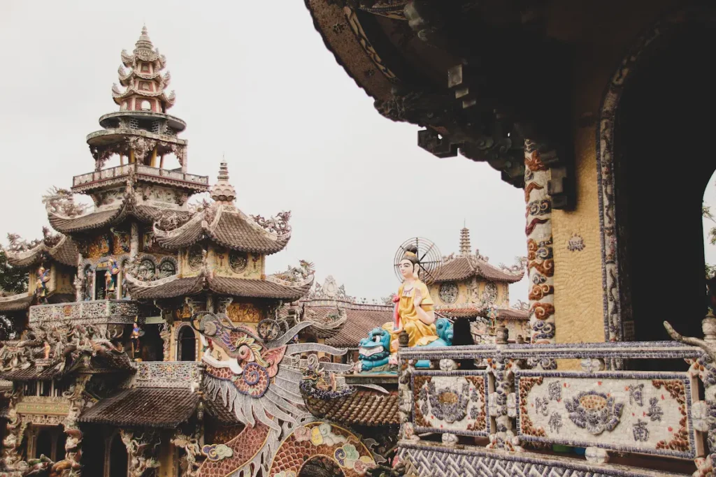 linh-phuoc-pagoda-in-da-lat-vietnam