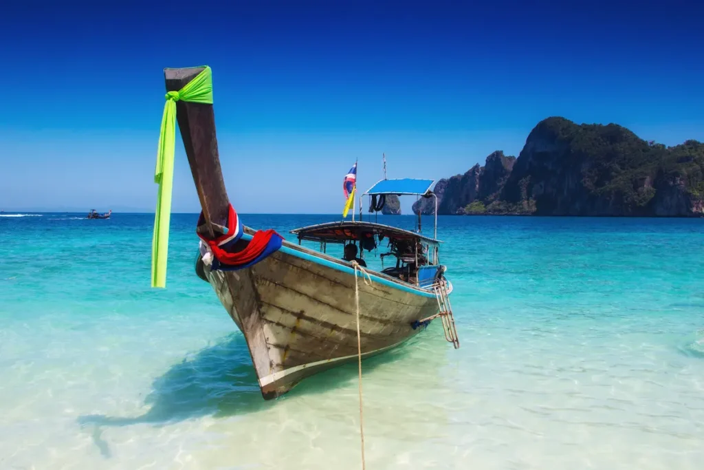 longtail-boat-in-the-beach-