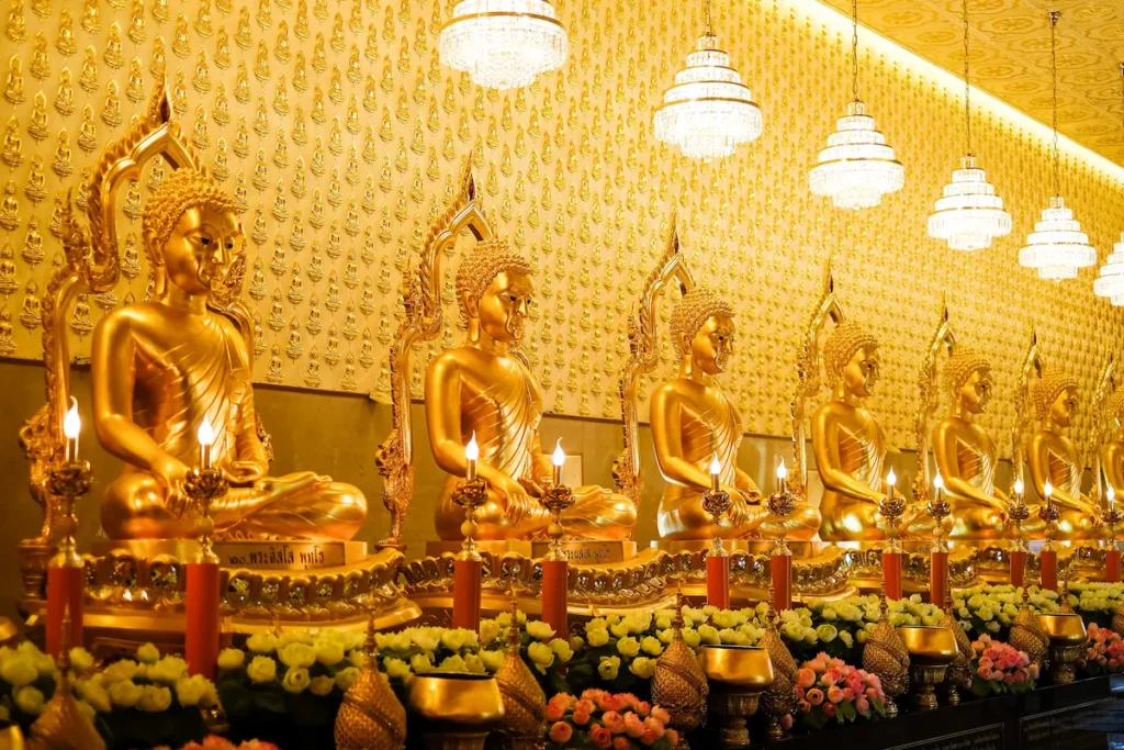 many-golden-buddha-statues-in-the-temple