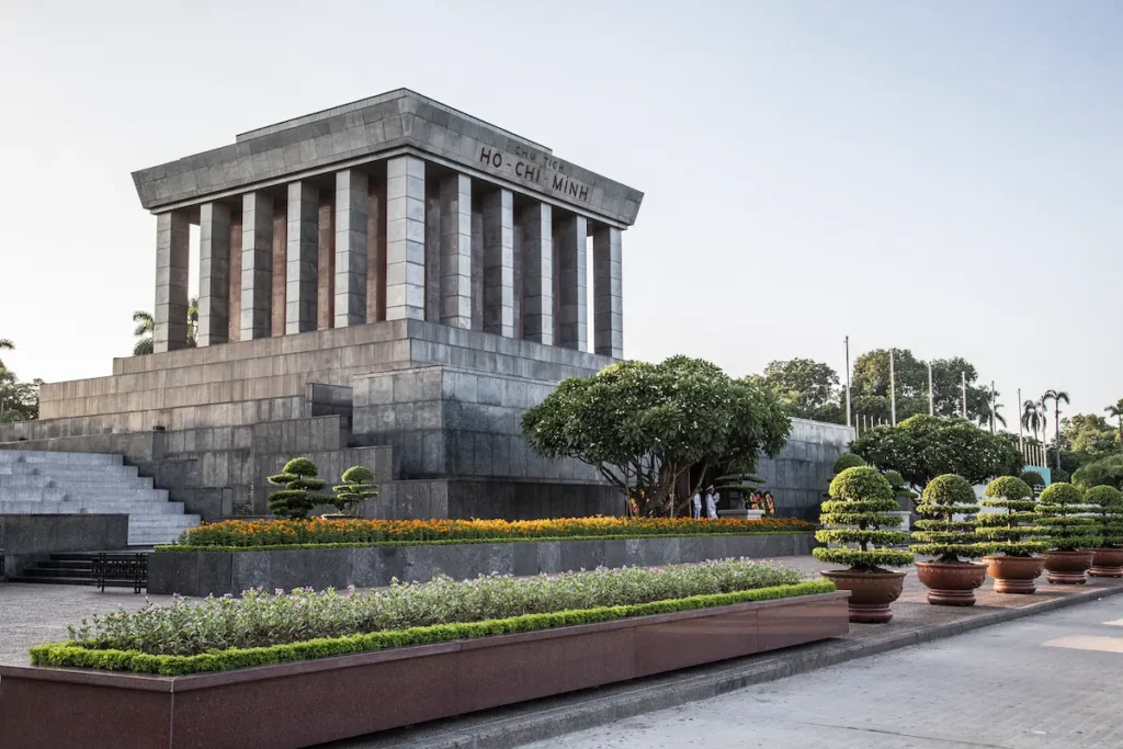 mausoleum-in-homenage-to-ho-chi-minm
