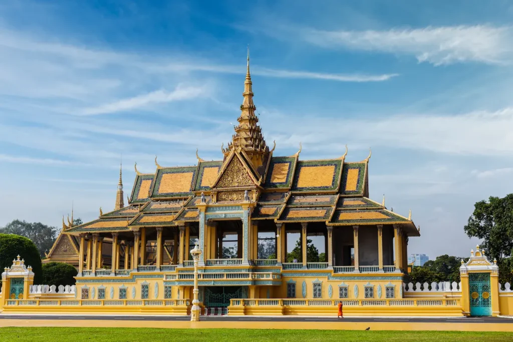 royal-palace-complex-in-phnom-penh