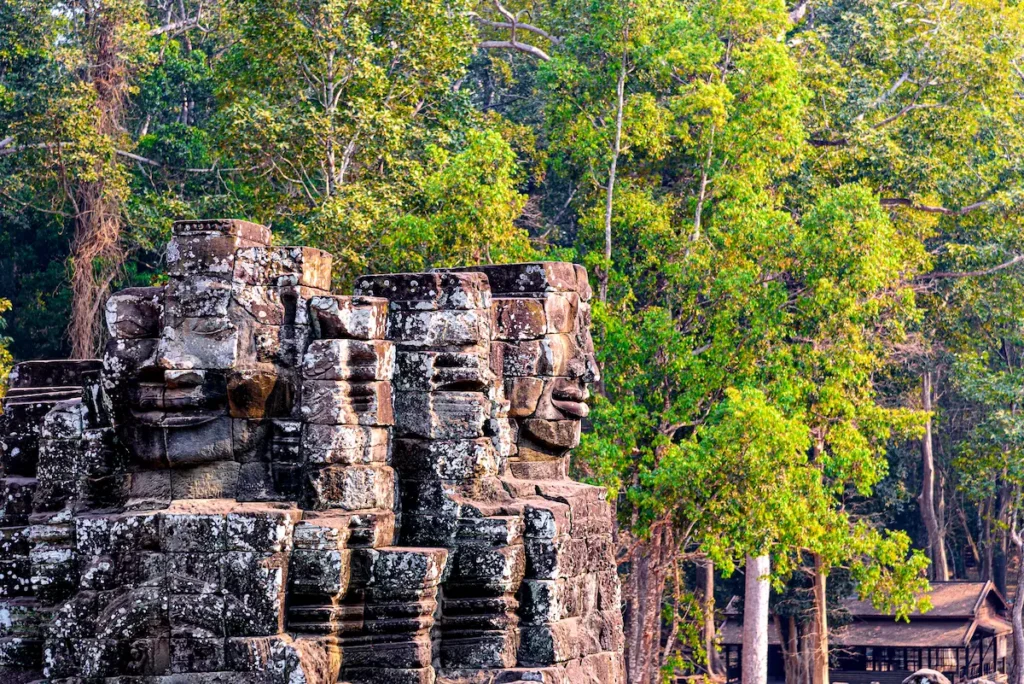 stone-reliefs-head-on-towers-at-the-bayon-temple