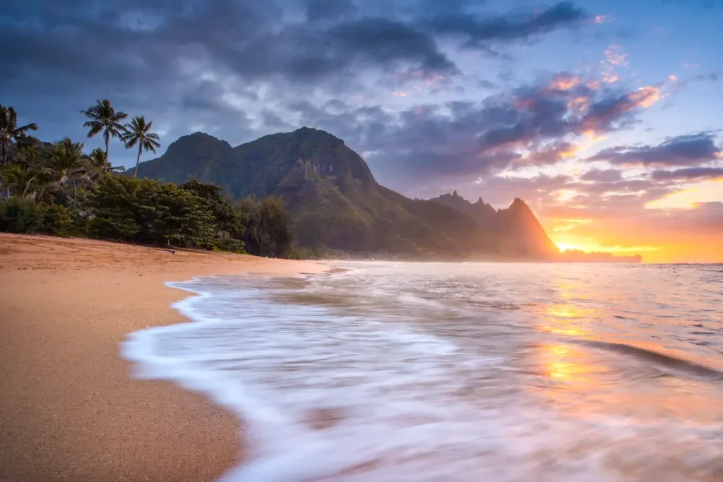 sunset-waves-tunnels-beach-kauai-hawaii-2026-03-25-07-45-14-utc