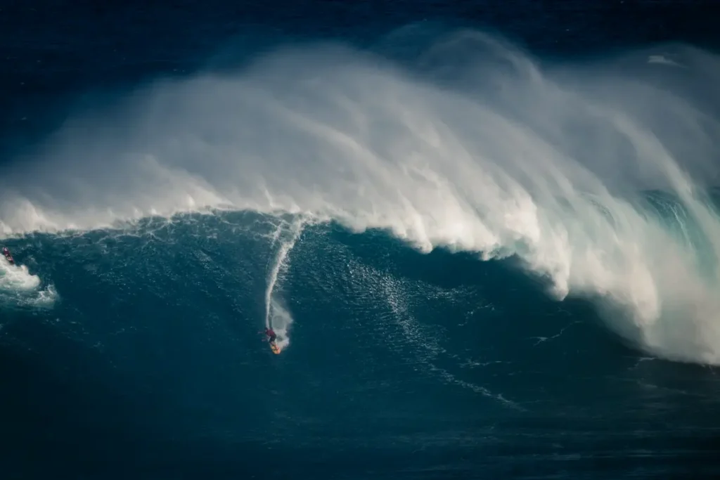 surfing-the-famous-peahi-jaws-on-maui