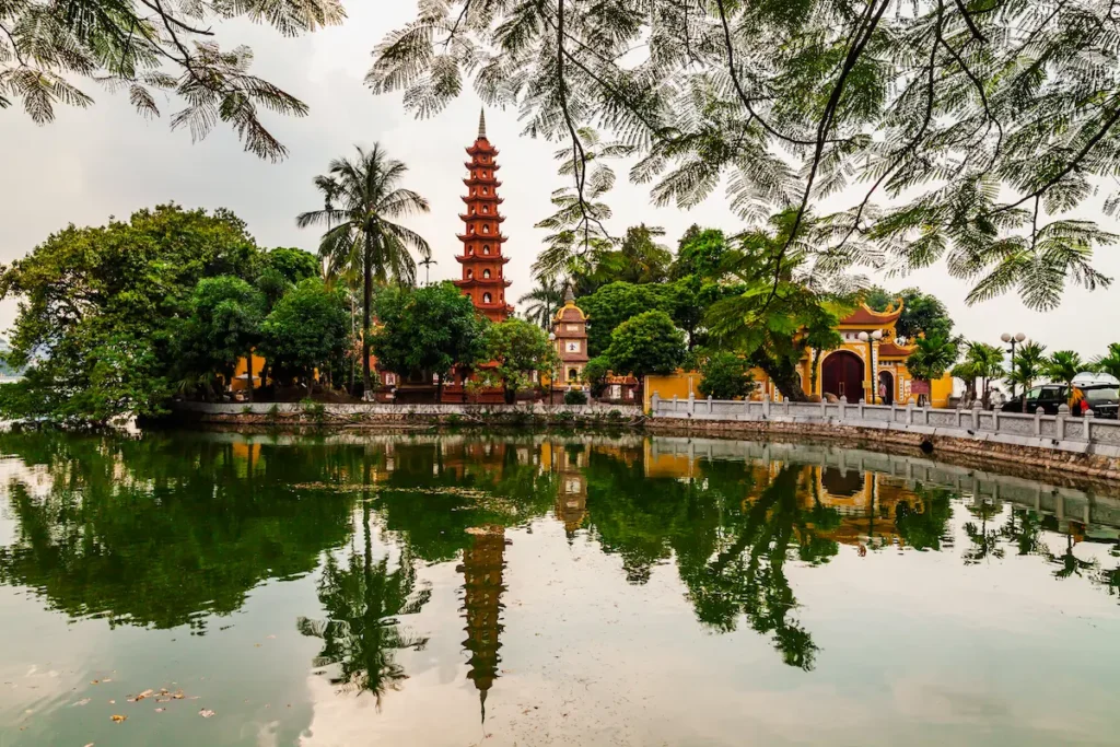 tran-quoc-pagoda-in-the-morning