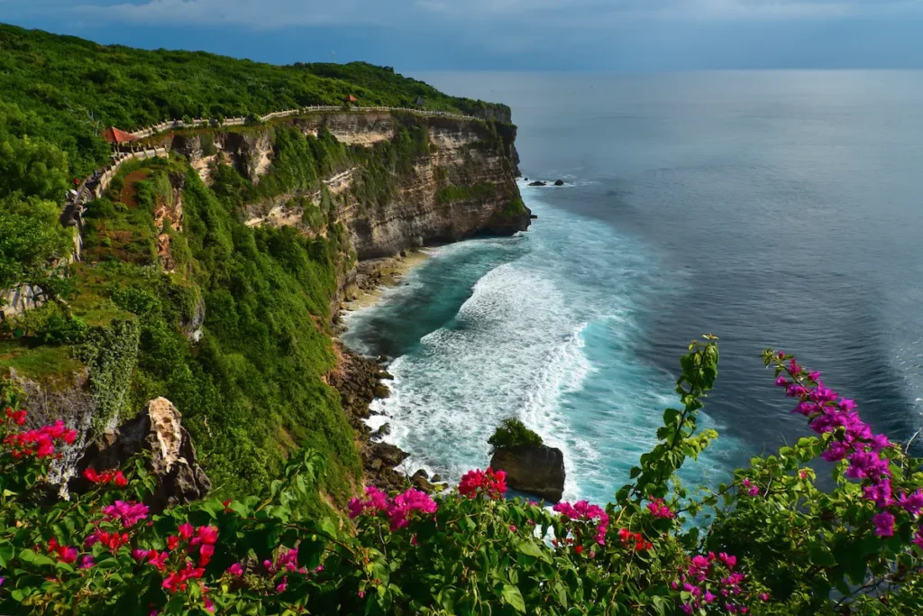 uluwatu-bay-bali-indonesia