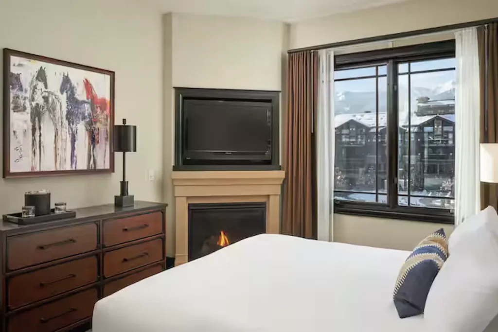 Waldorf-astoria-park-city-guestroom1