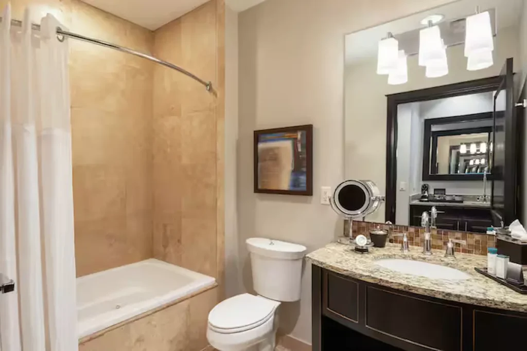 Waldorf-astoria-park-city-guestroom2