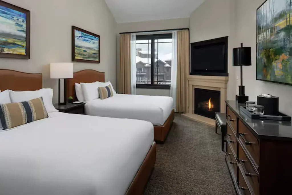 Waldorf-astoria-park-city-guestroom3