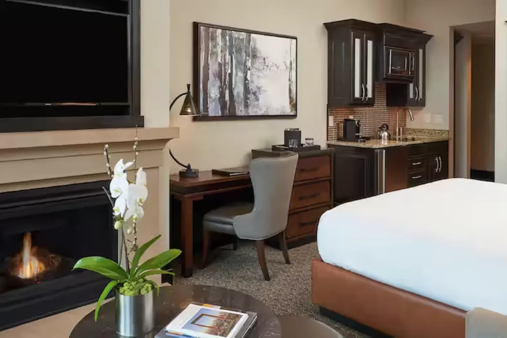 Waldorf-astoria-park-city-junior-suite1