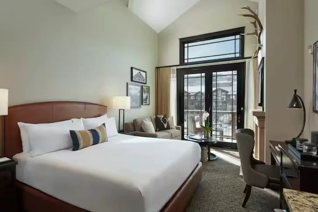 Waldorf-astoria-park-city-junior-suite4