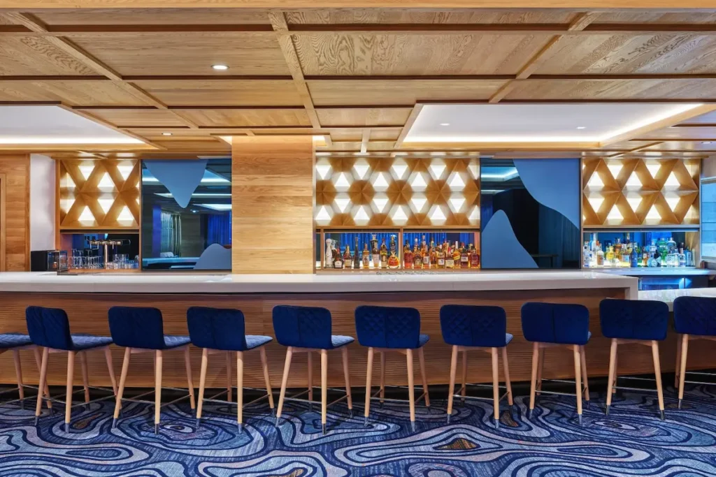bar-w-aspen-2