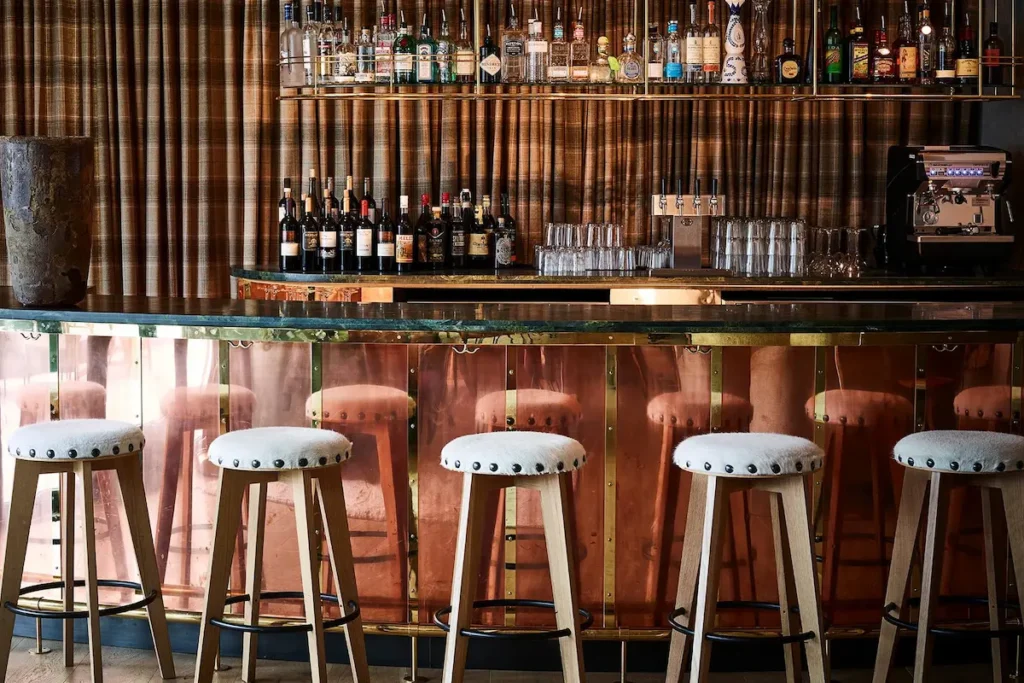 caldera-house-bar1