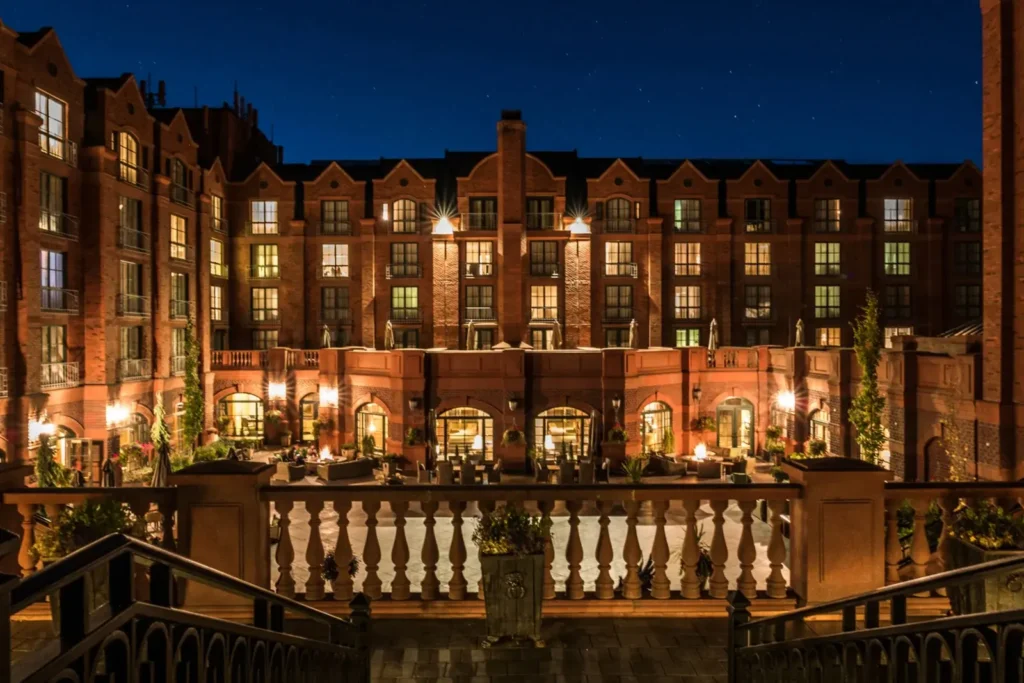 ext-Aspen-st-regis-2