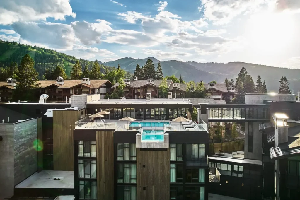 exterior-Goldener-hirsch-deer-valley