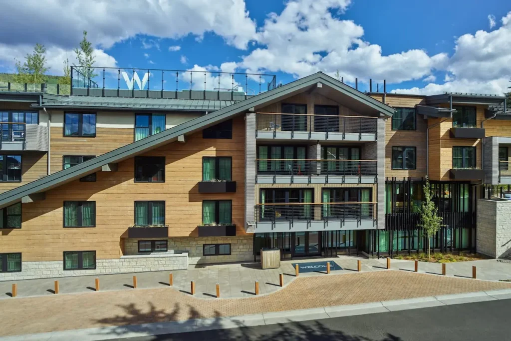 exterior-w-aspen