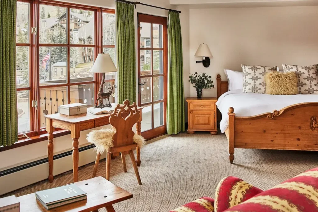 room-2-Goldener-hirsch-deer-valley
