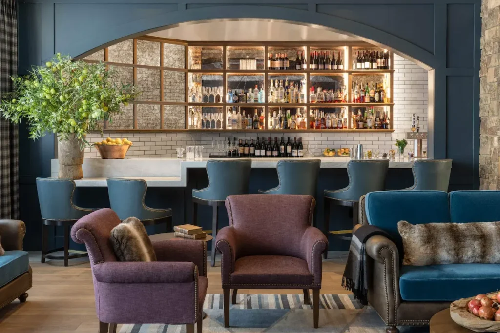rusty-parrot-lodge-bar