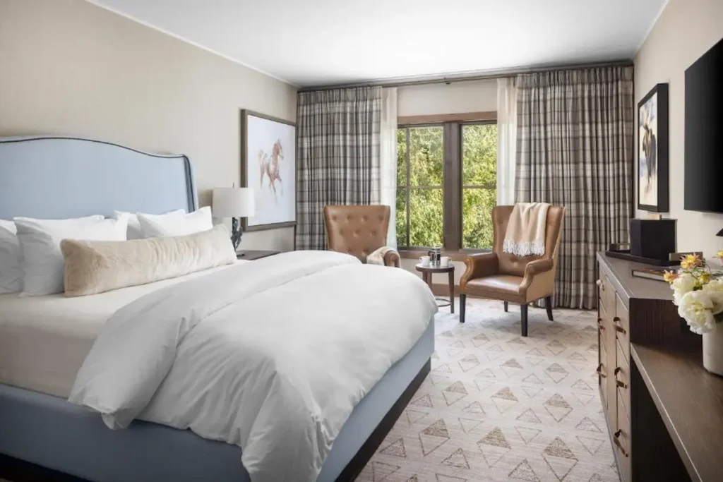 rusty-parrot-lodge-hotel-rooms-1