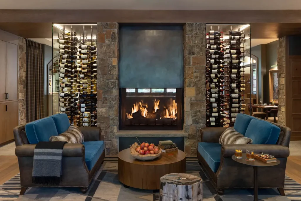 rusty-parrot-lodge-lounge