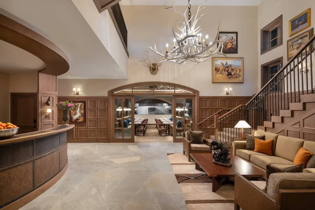 rusty-parrot-lodge-reception