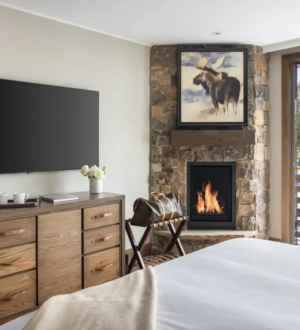 rusty-parrot-lodge-room